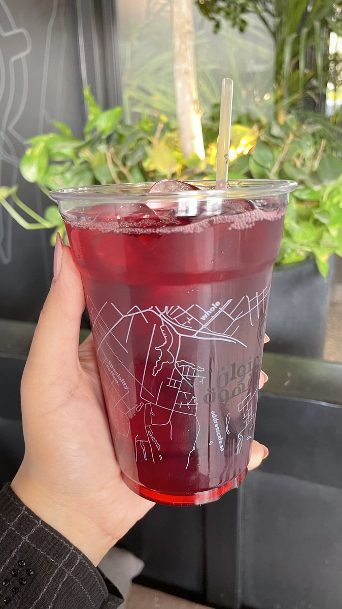 شفتوا جديد عنوان القهوة ⁉️❤️‍🔥
ايس كركديه لذيذ لذيذ ومنعش😋🥤
متوفر في كل فروع عنوان القهوه وبسعر مناسب ١٤ ريال😍انا من محبين الكركديه اعجبني وباعتمده مشروب الصيف، اللي يحبون الكركديه جربوه بيعجبكم #عنوان_صيفك