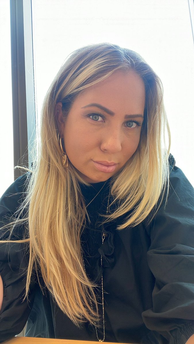 Bofrederiquee's tweet photo. Almost end of the working day 🥂 https://t.co/BsbWtEYj79