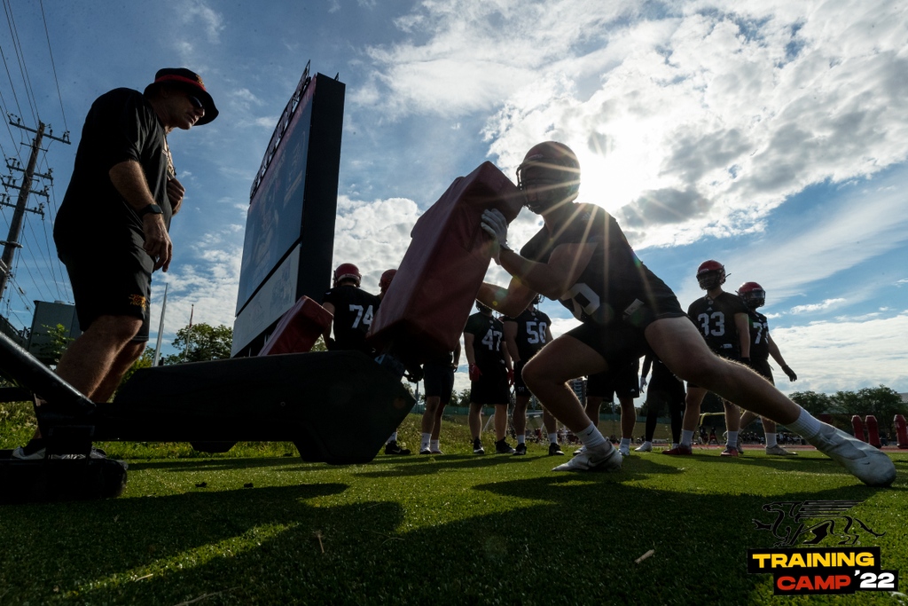 🏈 PREVIEW: <a href="/GryphonFB/">GryphonFootball</a> set to host <a href="/yorkulions/">York Lions</a> in preseason action on Saturday, Aug. 20 (1pm) at Alumni Stadium! 

📰➡️ uoguel.ph/m1kfx

🎫➡️ uoguel.ph/z4az1

#GryphonPride #GryphonFootball

📷️ <a href="/cbenderphoto/">Christian Bender</a>