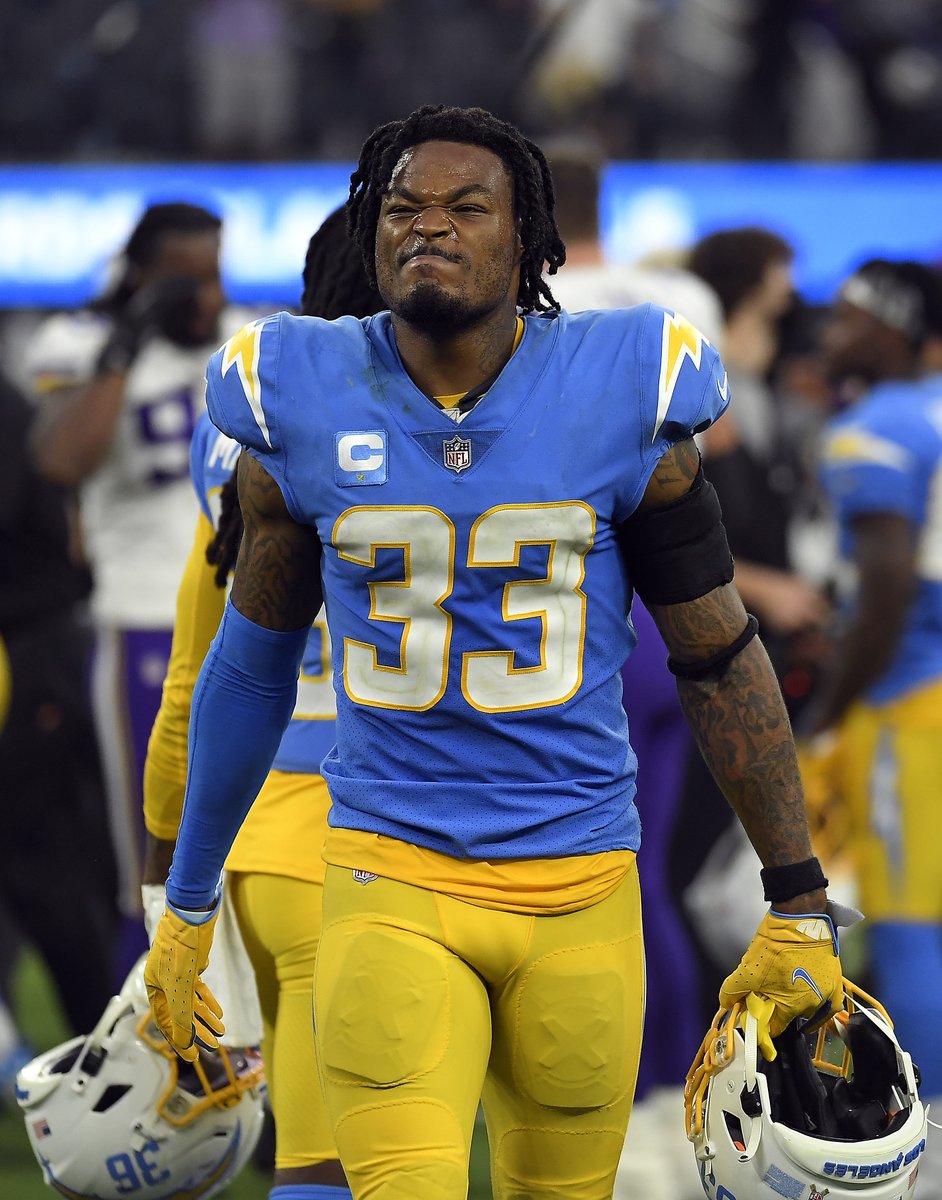 BleacherReport's tweet photo. Derwin James will sign a four-year extension worth $19.1M per year with $42M guaranteed, per @RapSheet

James is now the highest-paid safety in NFL history https://t.co/fdmWJKckD2