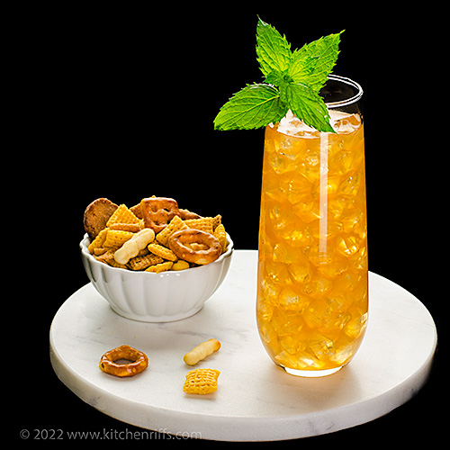 The Beachcomber’s Punch Cocktail — refreshing and not too boozy, this Tiki drink is a full-flavored summer sipper: kitchenriffs.com/2022/08/the-be…