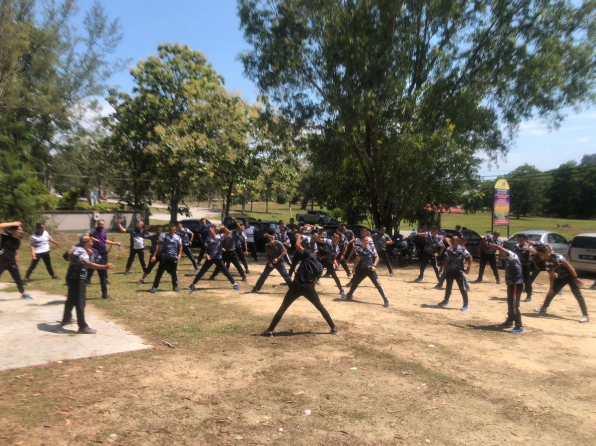 DepotBarat's tweet photo. AKTIVITI SUKAN MINGGUAN DEPOT SENGGARA ARMADA BARAT..PENDAKIAN BUKIT 300 TELUK BATIK
#MSISO450012018
#BADANCERGASOTAKCERDAS https://t.co/xJuaL5J3Mo