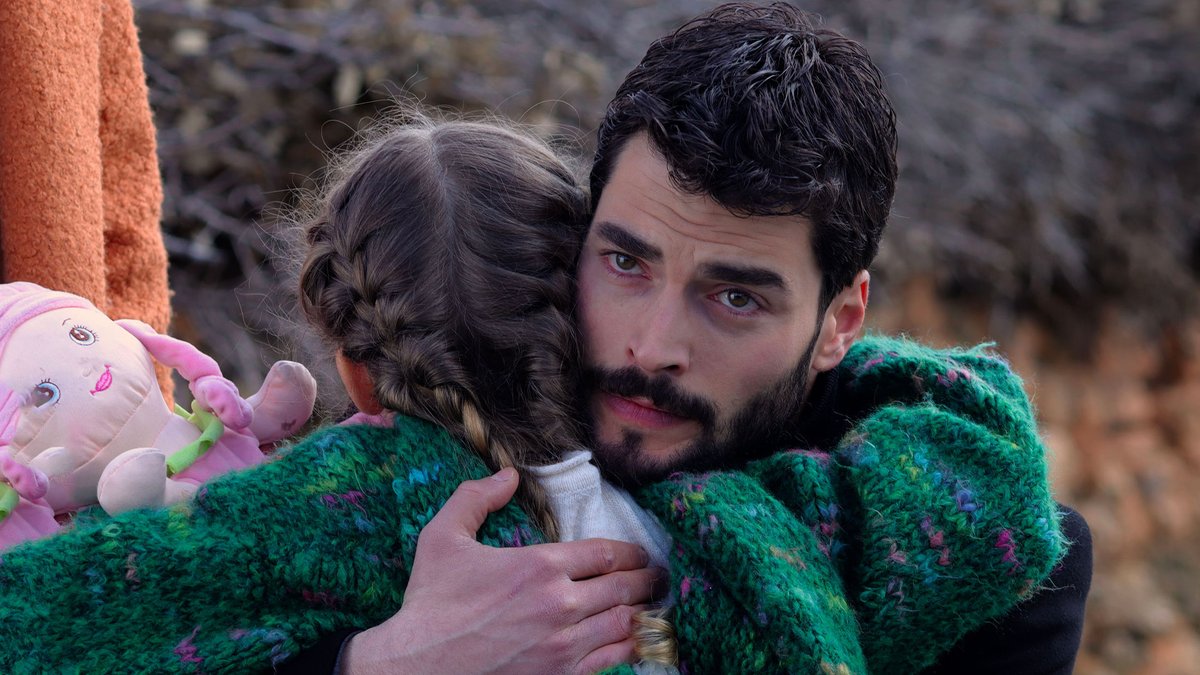 yvette_princz's tweet photo. I would love to see more scenes with them and also more backstage photos/videos with them 🤍
#AkinAkinozu #MiranAslanbey #GulSadoglu #Hercai https://t.co/nNyiBhbpyE