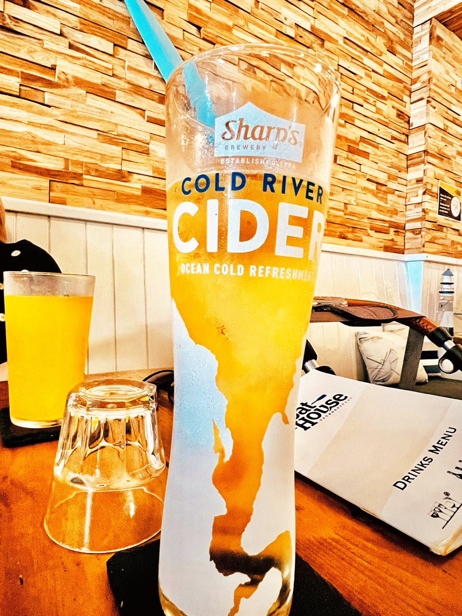 KCharlesIX's tweet photo. Beautiful pint of Cold River Cider from @SharpsBrewery - Best thing for a warm day at the beach @MySaundersfoot 👌🏼👌🏼👌🏼 https://t.co/aHGBxc1XHb
