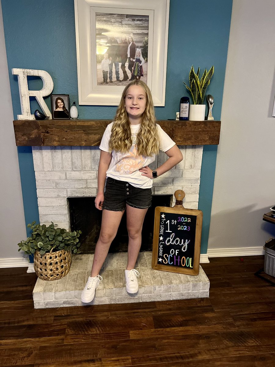 krisreed12's tweet photo. #KISDFirstDay #6thgrade #3rdgrade https://t.co/DtV1Le8zAn