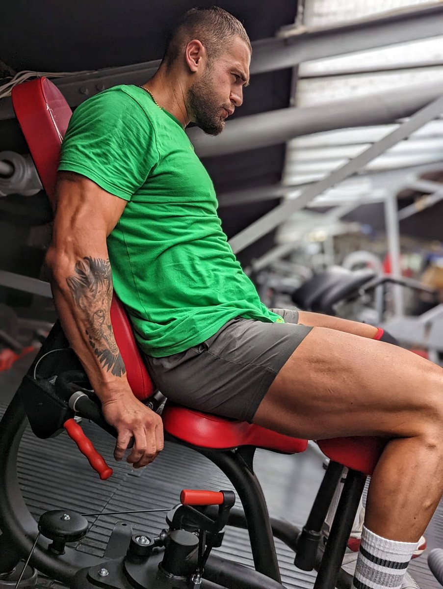 JamesATkhan's tweet photo. POP you’re head with these legs 🤷‍♀️😈 https://t.co/d1bPsqzDxJ