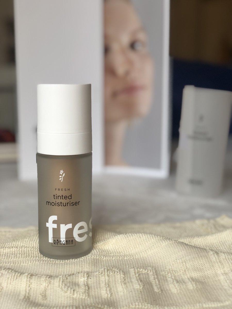 ReviewStudioUK1's tweet photo. #ad #gifted
Have you heard about the new FRESH make up from @ringana? Read our review here and find out why their Austrian skincare range is so different:
https://t.co/aC2trID0WT
#skincare #skincareroutine #fresh #freshmakeup #natural #naturalingredients #Austria https://t.co/cGkGJUVerh
