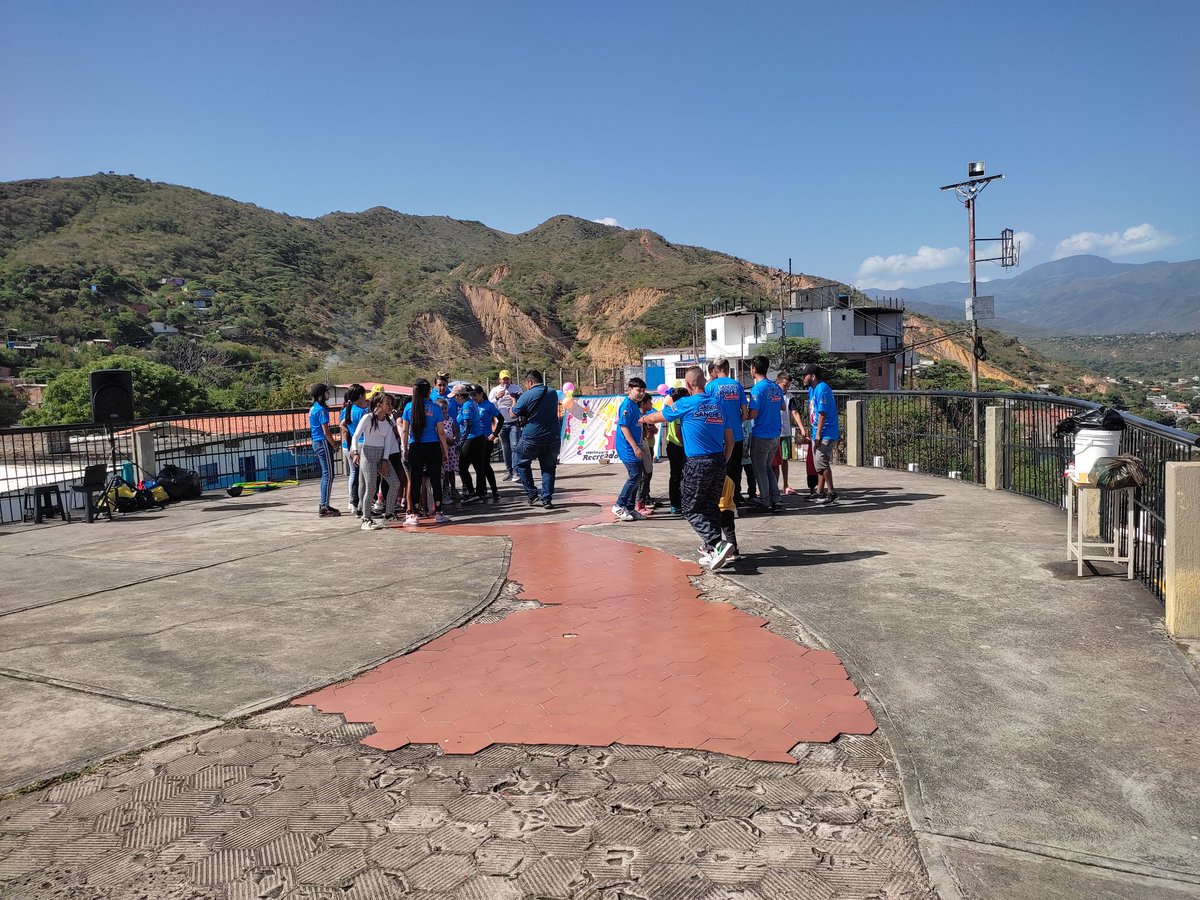 Bolivarintercir's tweet photo. Agosto escuelas abiertas y mov nac de recreadores activados en la EN CRISTO REY mpio Bolívar. @NicolasMaduro @_LaAvanzadora @Berzabethg1 @ZonaEducTachira #EscuelasAbiertas2022 https://t.co/pdrz4J1TEd