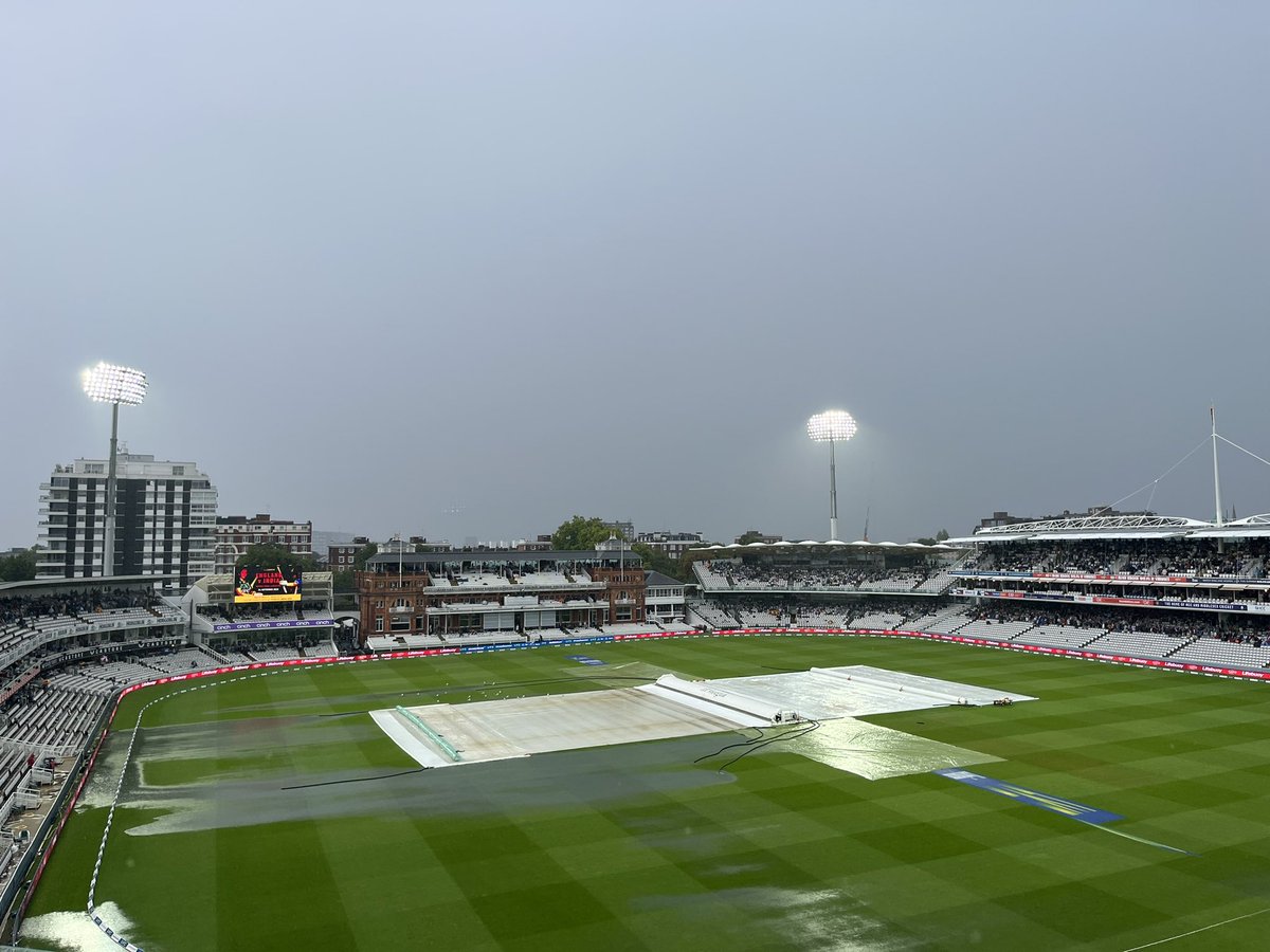 This afternoon session may turn into a swimming session! Great weather for ducks <a href="/SkyCricket/">Sky Sports Cricket</a> <a href="/bbctms/">Test Match Special</a> <a href="/TheBarmyArmy/">England's Barmy Army 🏴󠁧󠁢󠁥󠁮󠁧󠁿🎺</a> <a href="/HomeOfCricket/">Lord's Cricket Ground</a>