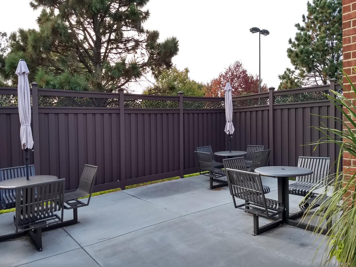 TrexFencing's tweet photo. Discover where strength and beauty combine with Trex Fencing Seclusions in Woodland Brown
#trexfence #trexfencing #trexfencingfds #climatechange #gogreen #conservation #design #climate #fencedesign #constructionsite #fencebuilder #photography #building #interior https://t.co/VU7QZV9Ux5