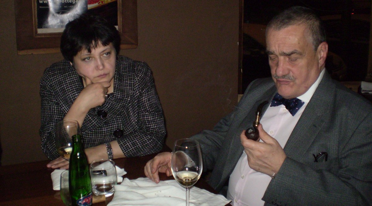 DzamilaStehlik's tweet photo. V kampaní 2013 Zeman vytáhl z rukávu sudeťácké eso, aby kágébáckým způsobem spojil českého vlastence Karla Schwarzenberga s něčím cizáckým. Říkala jsem Karlovi, aby použil ruské eso. Kníže odpověděl: "To se nedělá". Pak Zeman 10 let kopal za Putina a napomáhal mu v přípravě války https://t.co/QPjM13Z0C0