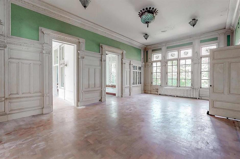 bthomasa's tweet image. In C. S. Lewis' "Great Divorce," damned souls can create any home of any size in Hell. Because they're so selfishly egotistical, they create gigantic empty mansions; it can take centuries to travel from one to another. Their pride traps them in isolated loneliness.
#WyrdWednesday