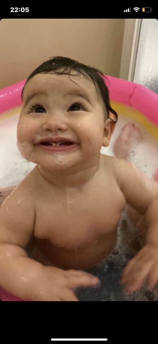 rooo598's tweet photo. A veces me pregunto seré buena madre?
Luego veo la carita cn la que mi niña me mira, y no seré la mejor pero si le hago feliz algo estaré haciendo bien 🖤 https://t.co/GWgy96Vxlg