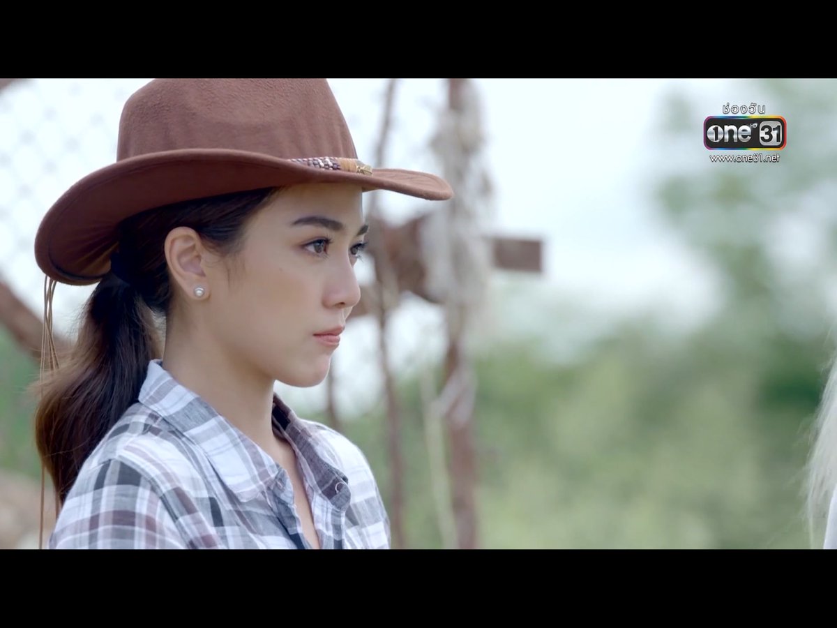 iammBABY's tweet photo. โหมดอ้อนของคุณสาริกาคือไม่ไหวมากกกกกกก น่ารักจนลมจะจับ คุณเทวราชทนได้ไง ผีเสื้อบินในท้องฉันเป็นพันตัวแล้ว🦋🦋🦋 #ฟ้าเพียงดินตอนจบ https://t.co/8jfzIwP50P