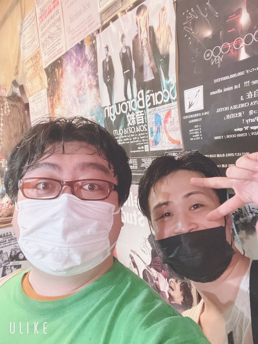 abeshi1215's tweet photo. こんばんは！
本日はライブに行ってきました！
Flomage Bulletsさん目当てで行きました！
初めて拝見しましたが歌もダンスも激しかった！

舞台記憶喪失の名探偵でお世話になったマネジさんと��会いして久しぶりにお話しもできました！
マネジさんとあさひさんによく似たアリスさんと
＃Flomagebullets https://t.co/ZLR2u2GAF2