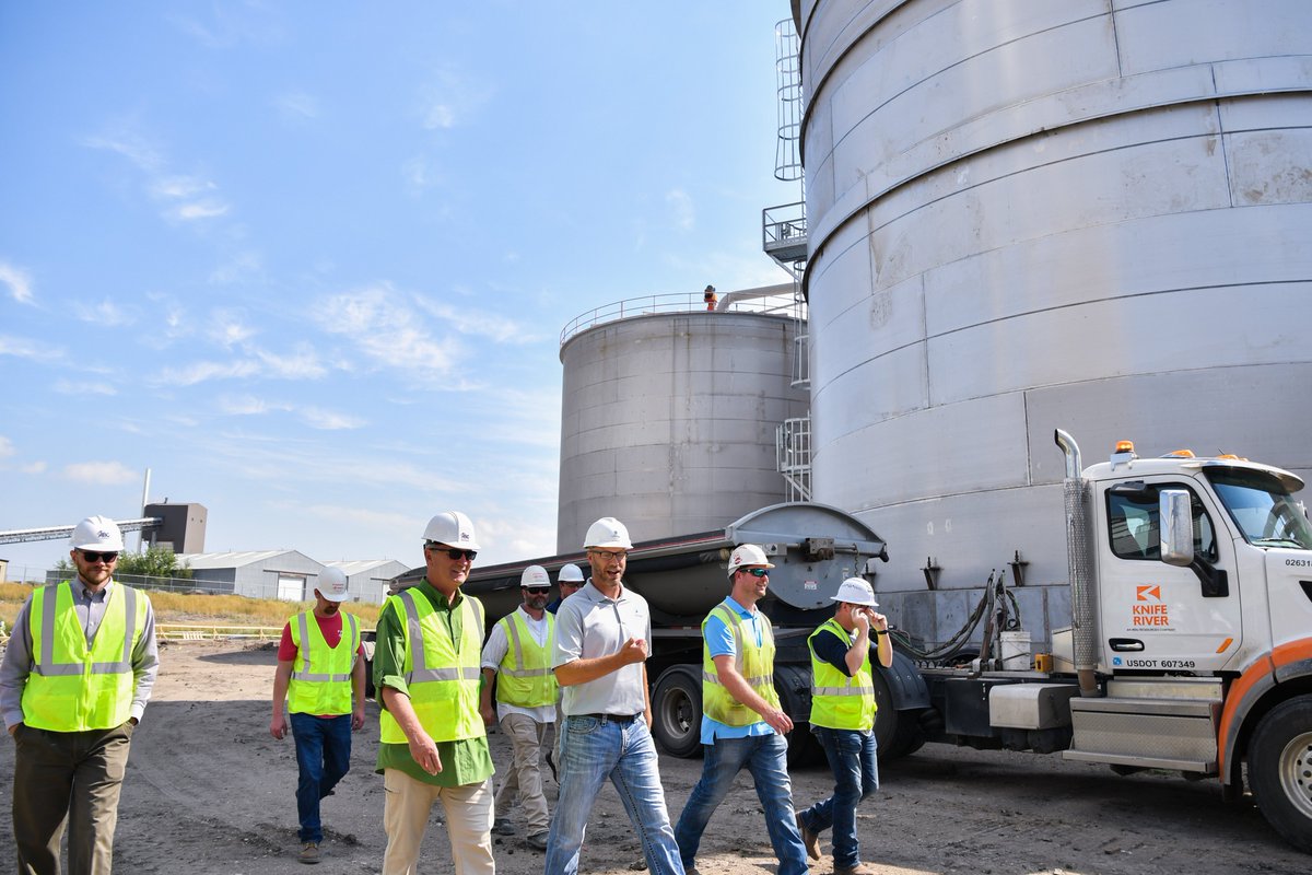 SenKevinCramer's tweet photo. Great time joining @ABCNational to see hardworking North Dakotans in action during a tour of Blue Flint Ethanol’s carbon sequestration project near Underwood! This is the future and ND is leading the way in developing, constructing, and implementing these innovative technologies. https://t.co/sbPaYi83SD