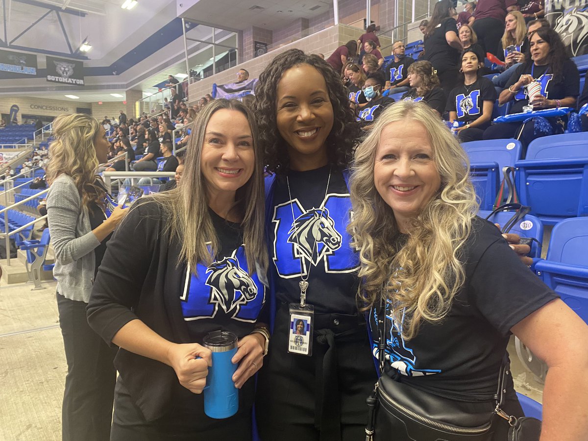NISDStraus's tweet photo. Mavericks and Hawks unite!!! #TheStrausWay @NISDHarlan https://t.co/eCV4x5tIlP
