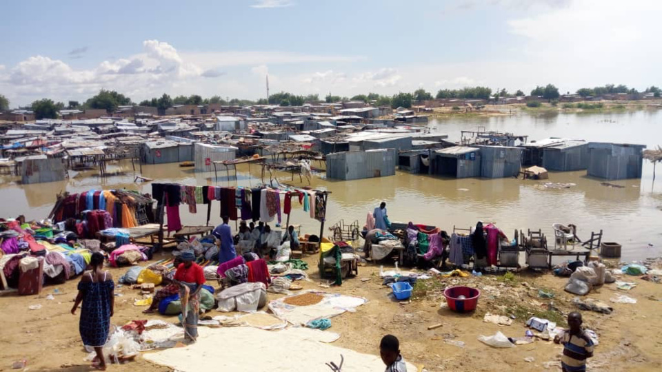 OnuTchad's tweet photo. Le gouvt, en collaborat° avec les acteurs humanitaires, vient de lancer officiellement le plan de réponse aux inondations au #Tchad. Environ 6 000 ménages ont été affectés, ce qui représente 292 000 personnes ayant actuellement besoin de protect° en termes d'abri,  couverture etc https://t.co/2Zy76xjtXg
