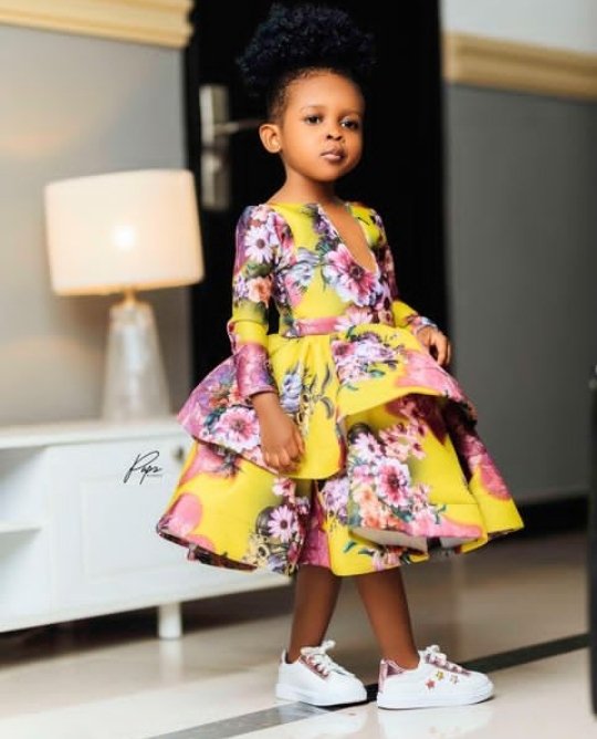 UgPresidoo's tweet photo. @StrongmanBurner this ur daughter errr.... I WILL MARRY HER!! Anaa mebcdam #birthday #singmyname #Strongman https://t.co/OnbNwcshU3