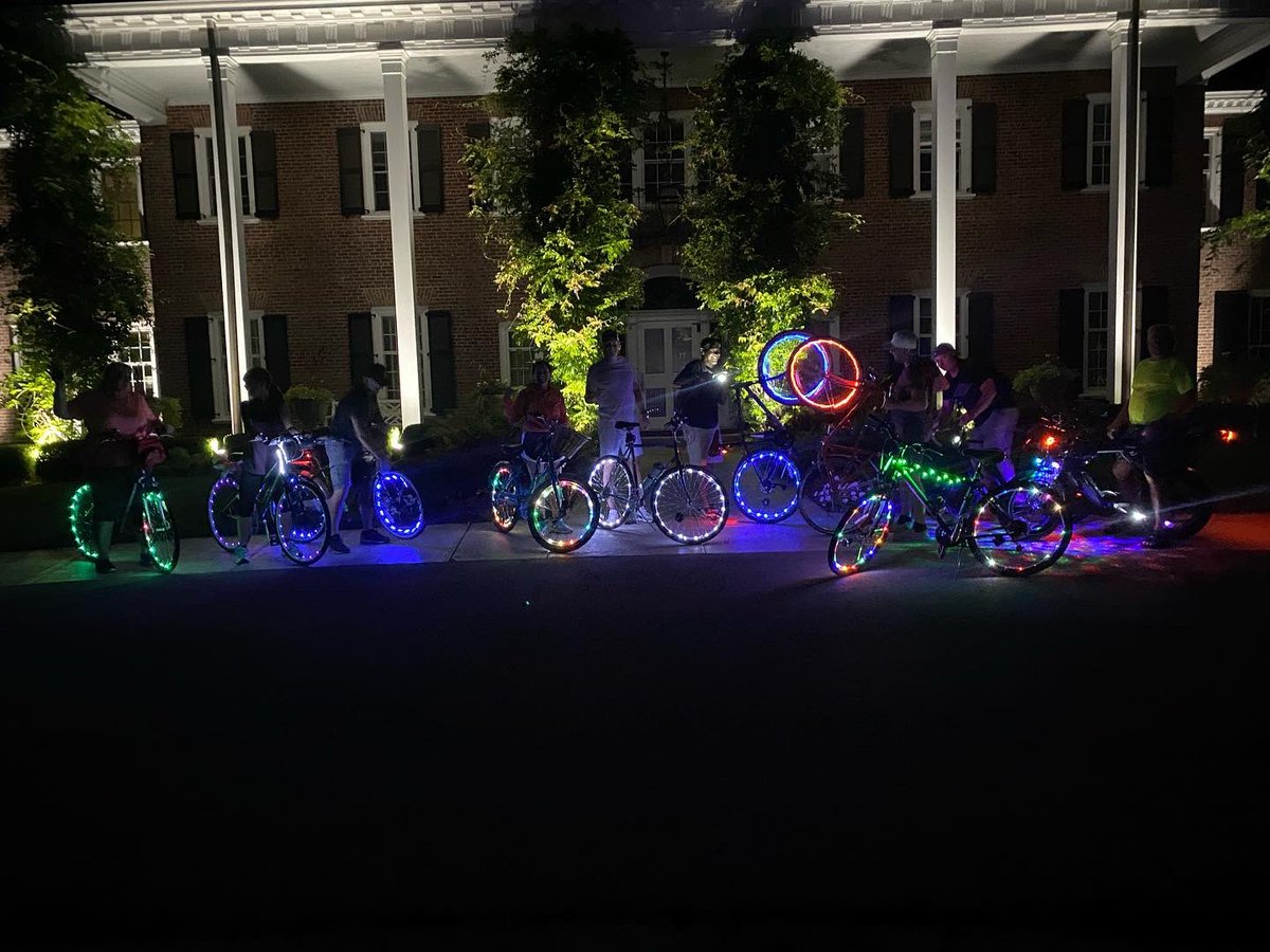 Brightz_Ltd's tweet photo. Tonight!
#PedalsNPints w/ @PatronSaintsBrw and @WersellsBike ! We’re rolling from Patron Saints to @blackfrogbrewer at 7pm! 
#brightzlights #glowroll #toledo https://t.co/kMVrYaYZQ7