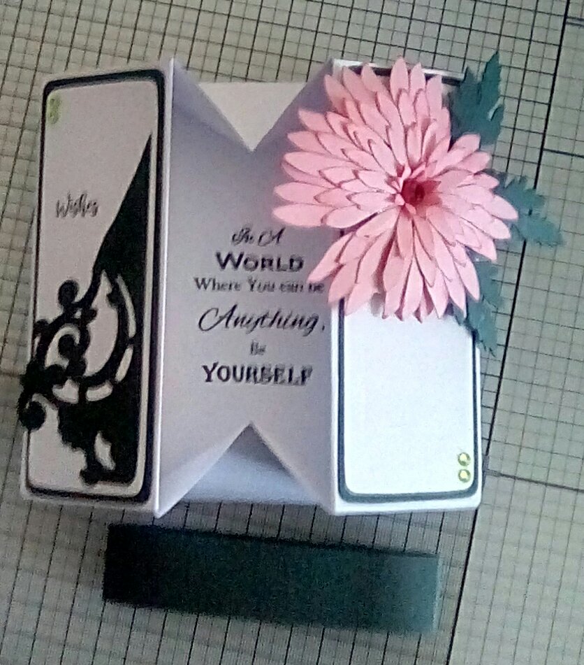 Tizzy_S_d's tweet photo. I have loved being in my craft room today..card no 3... I think I have found my 'style'..
#cardmaker
#handmadecards
#greetingscards
#carddesign
#cardcraft https://t.co/PjA8Ql9VQZ