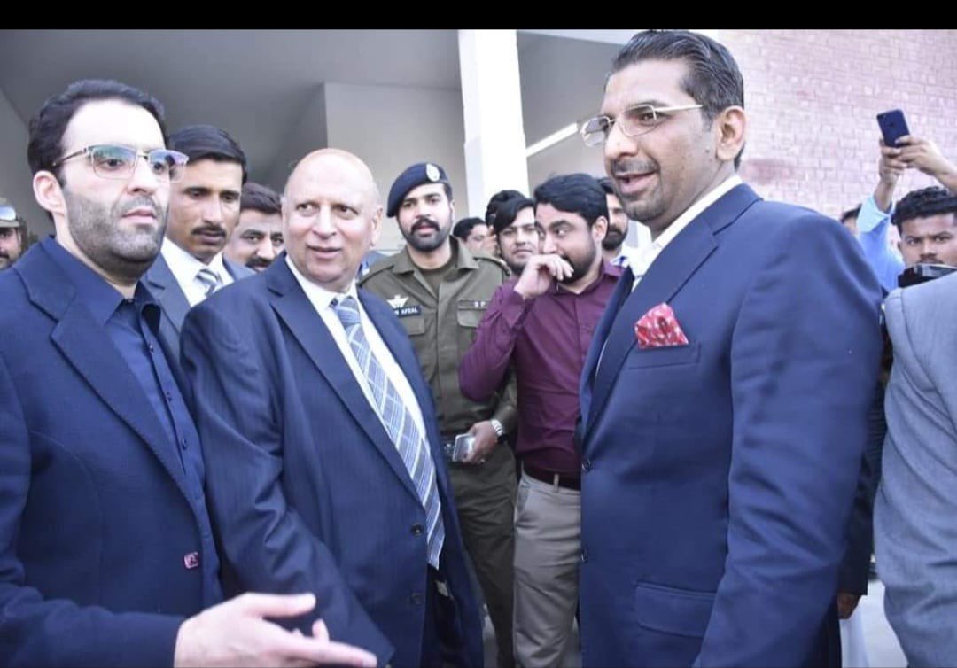 HummaSaif's tweet photo. Sheikh Danish Ali, a businessman who has ties with powerful folks like Mr Suri n Mohammad Sarwar, not only had tortured a female student but allegedly harassed her too.
Rumor has it  that he is already out on bail. Wonder why our judicial system is so rotten https://t.co/Nr2UUVJRa8