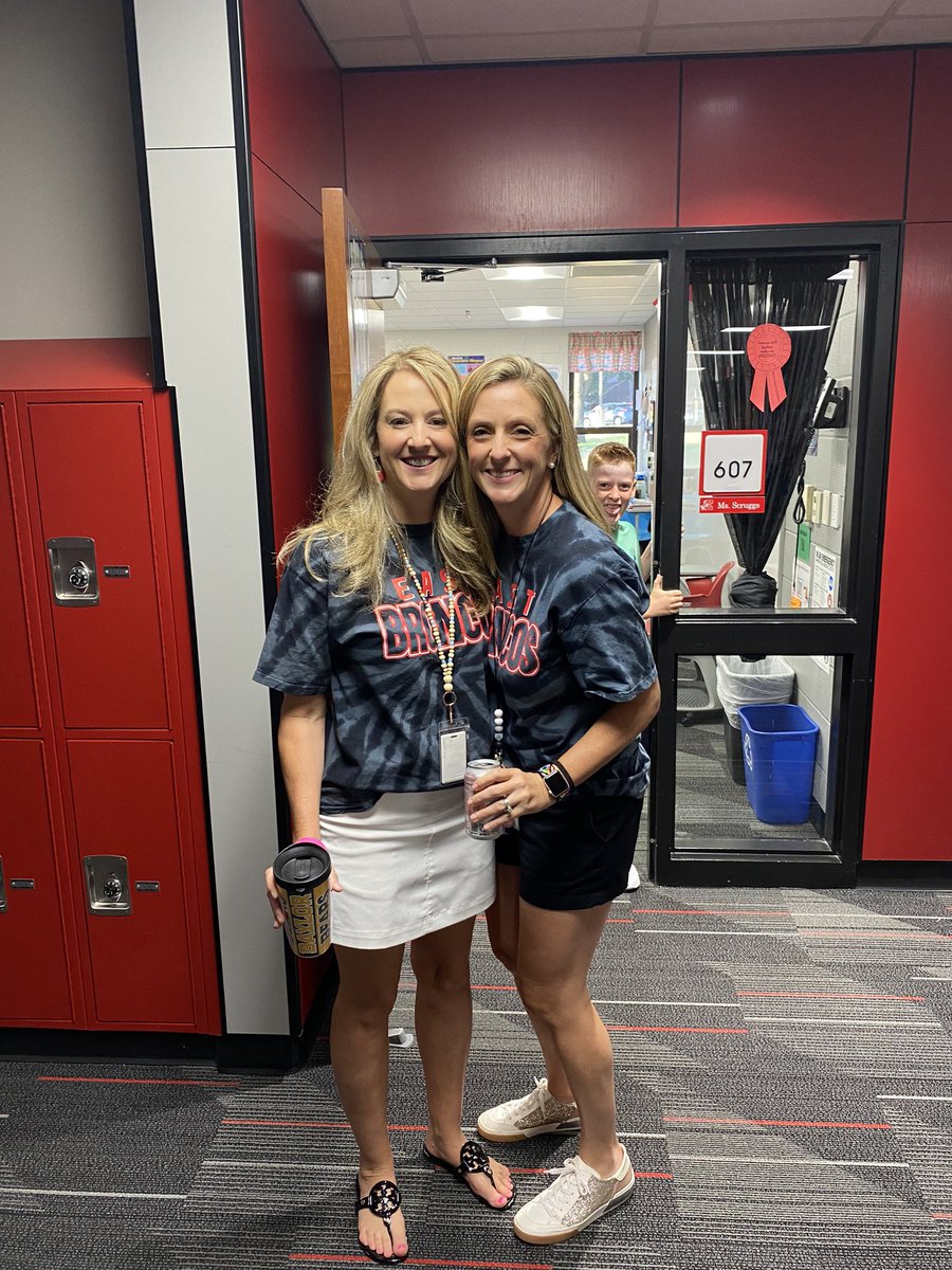 Heading into our 18th year of teaching! And look at the cutie photo bomber behind us! 🤩 It’s gonna be a GREAT year!#BroncosIgnite #CISD1stDay22
#EastBroncos