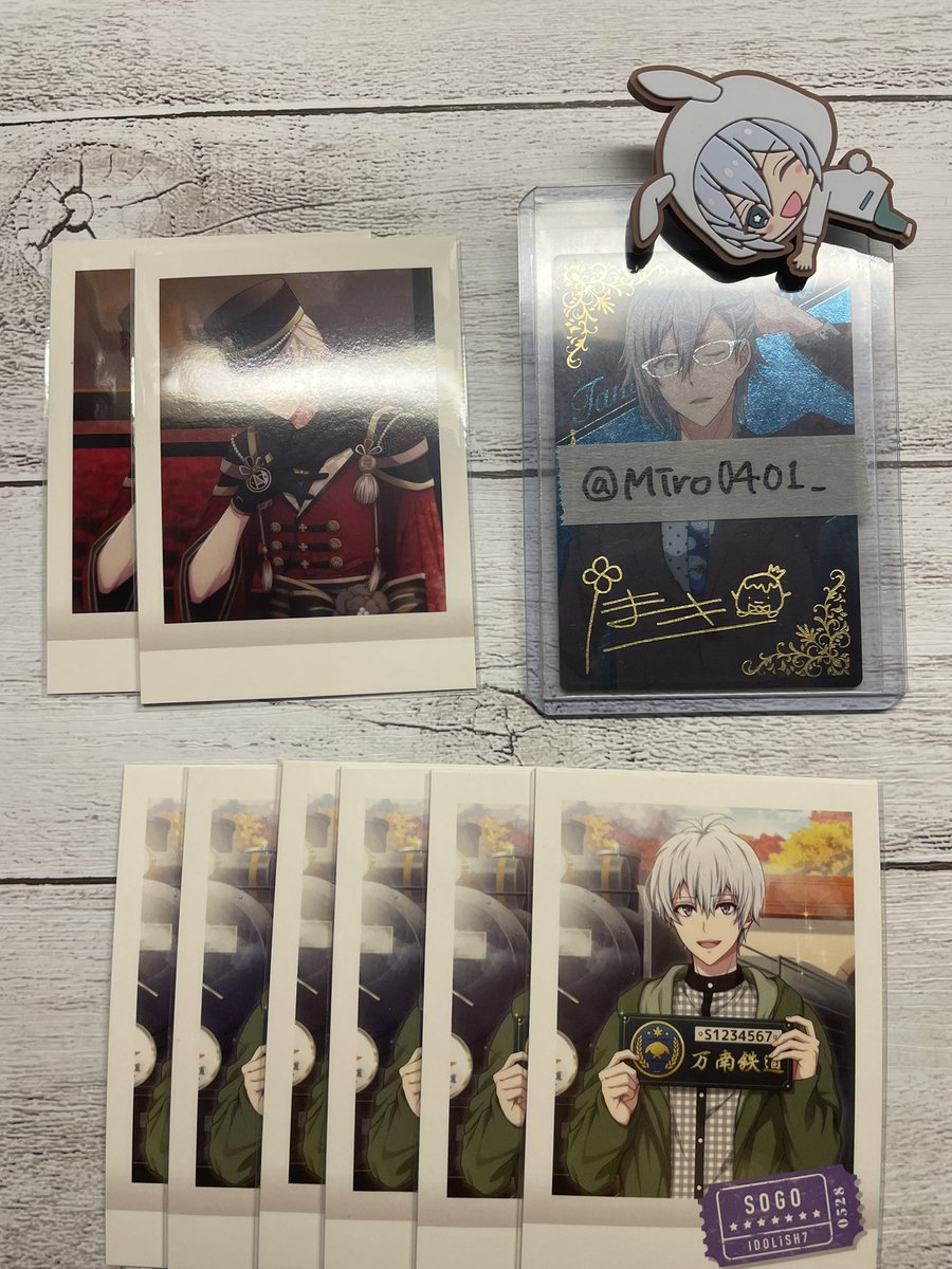 Miro0401_'s tweet photo. @7chiblack 夜分遅くに失礼致します。
検索から失礼します。
当方画像のものを所持しているのですが記念日環2ラブゲ環6との交換は可能でしょうか？ご検討の程よろしくお願い致します。 https://t.co/6GFBR1g68r