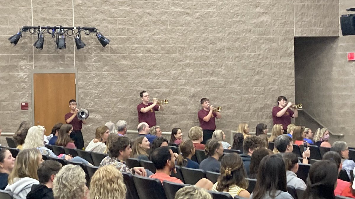 FH_Highschool's tweet image. WELCOME BACK, STAFF!
Our Marching Lancers rocked the Opening Day staff convocation!