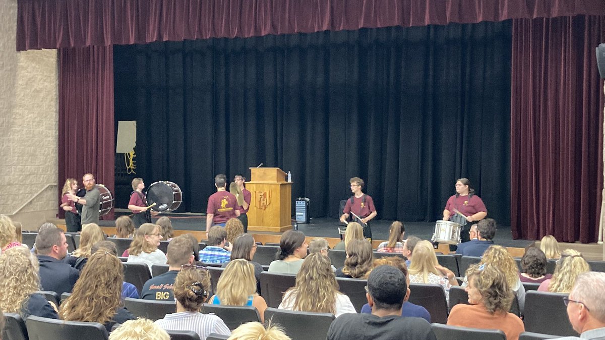 FH_Highschool's tweet image. WELCOME BACK, STAFF!
Our Marching Lancers rocked the Opening Day staff convocation!