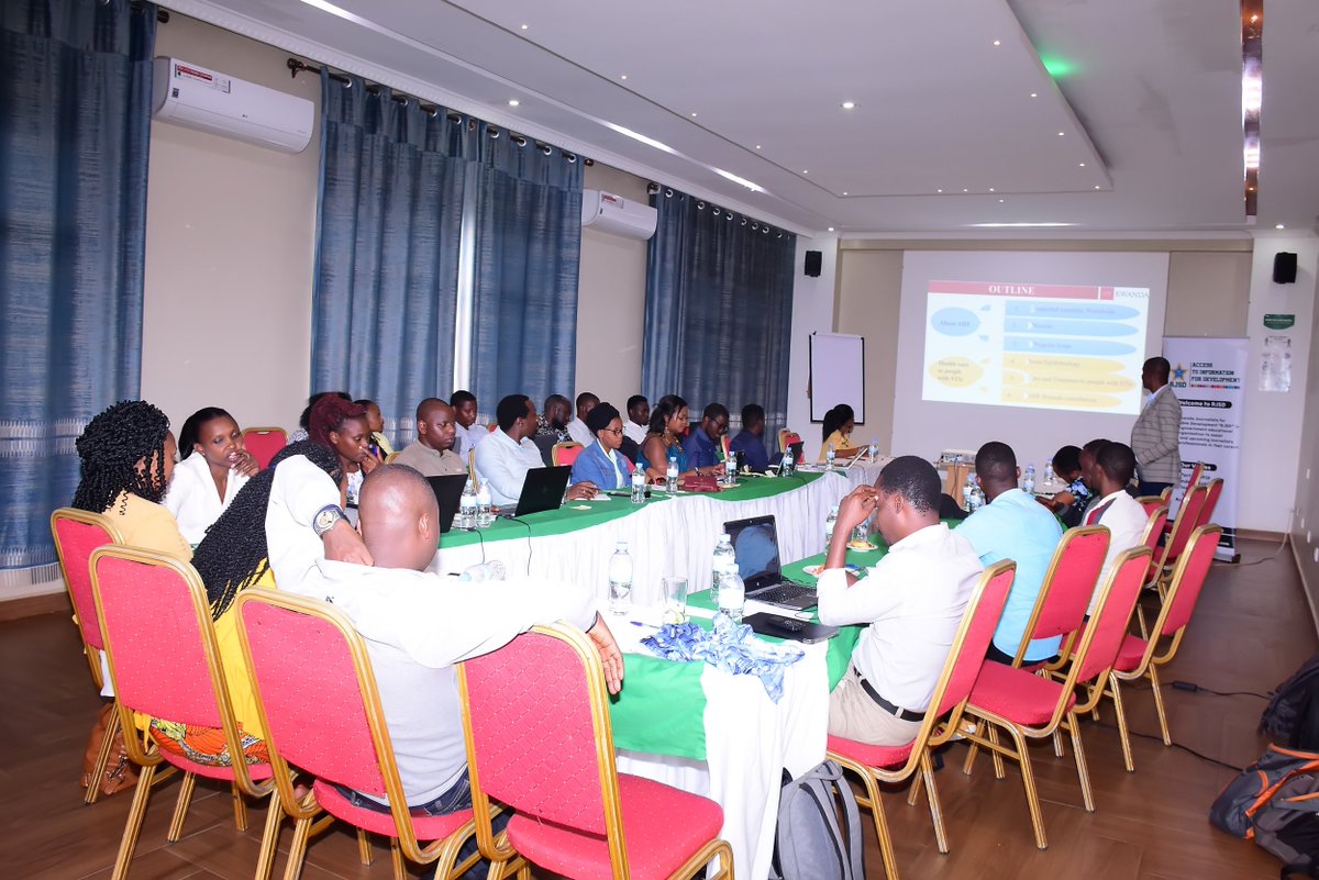 sammycelestn's tweet photo. #HappeningNow in @rwandajsd #JournalistsTraining2022 on #STIs Day 2:
Anastase Nzeyimana waturutse muri @ahfrwanda asabye abanyamakuru kumenyesha abantu ko indwara zandurira mu mibonano mpuzabitsina ziriho ariko n'imiti yazo ihari.
@ARJ_Rwanda @UNDP_Rwanda @GovernanceRw https://t.co/SoOR9iLNxt