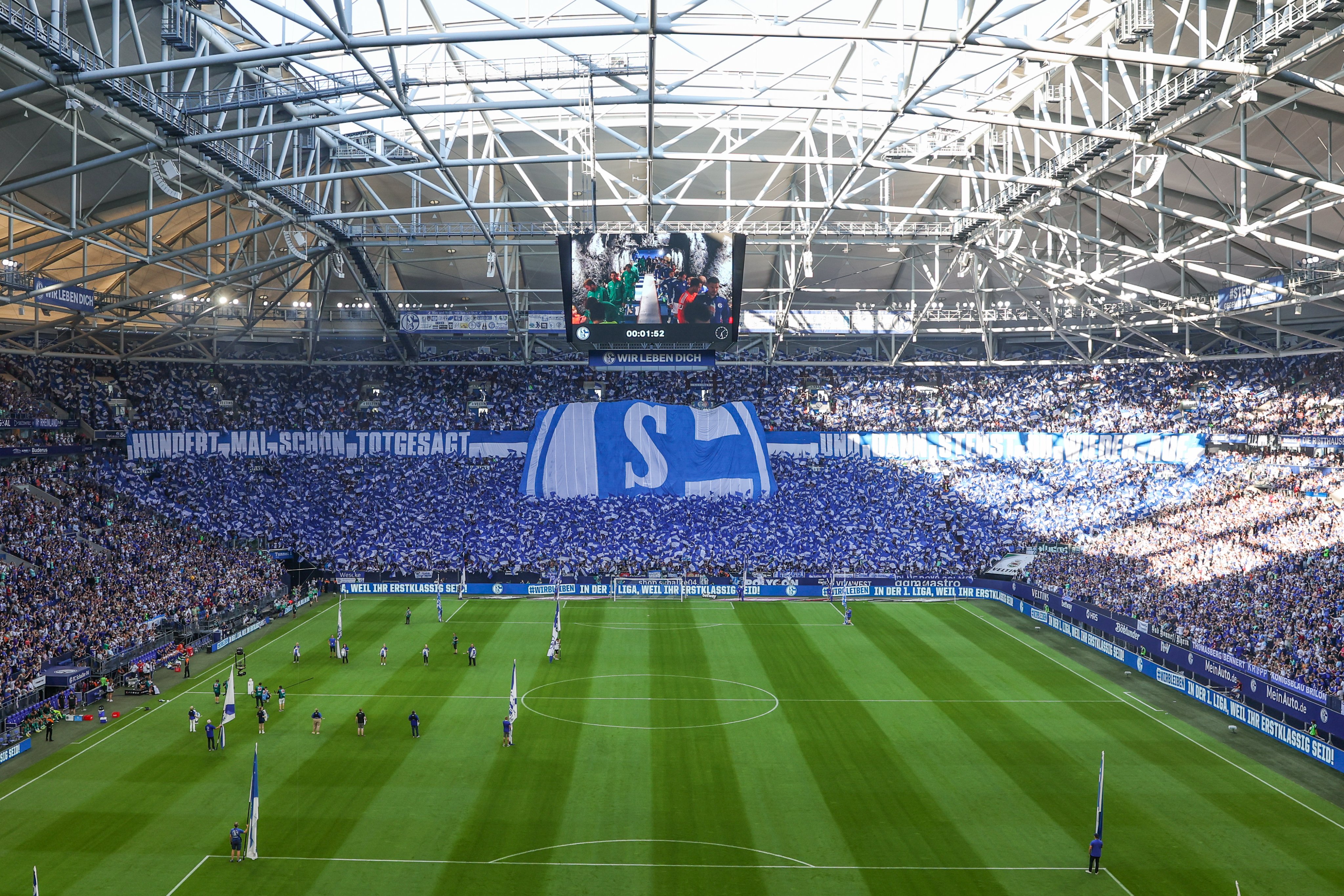 stå Moralsk vandtæt FC Schalke 04 on Twitter: "After Saturday's stunning tifo against Gladbach,  we decided to look back at some of the best displays from our fans in  recent years 🔵⚪ 🧵 Thread ⤵️