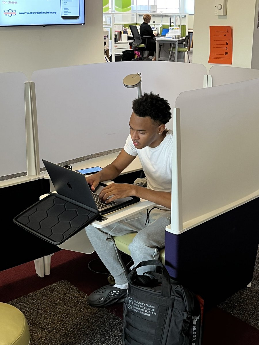 What are VSU Trojans doing on a Wednesday morning at 10:00 am? They are getting their work done in the Johnston Memorial Library!