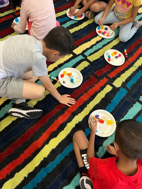 RBGCanada's tweet photo. What has 6 legs, 2 antennae and 3 body parts? An insect! #Powercamp at Gatestone ES in Hamilton had fun making insect creations after their "Creatures with Wings and Crawly Things" virtual program this week.

Learn more about Virtual Field trips at https://t.co/eSJvqkcpai https://t.co/DW7WtpS3Ap