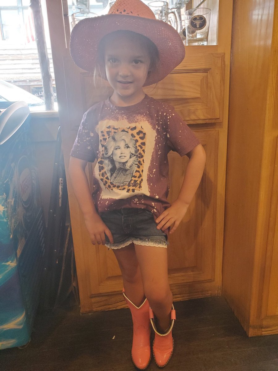 BriCanini's tweet photo. @DollyParton one of your littlest fans channeled her inner Dolly this weekend and was so happy with her new pink boots and cowgirl hat! https://t.co/eomNqsH06K