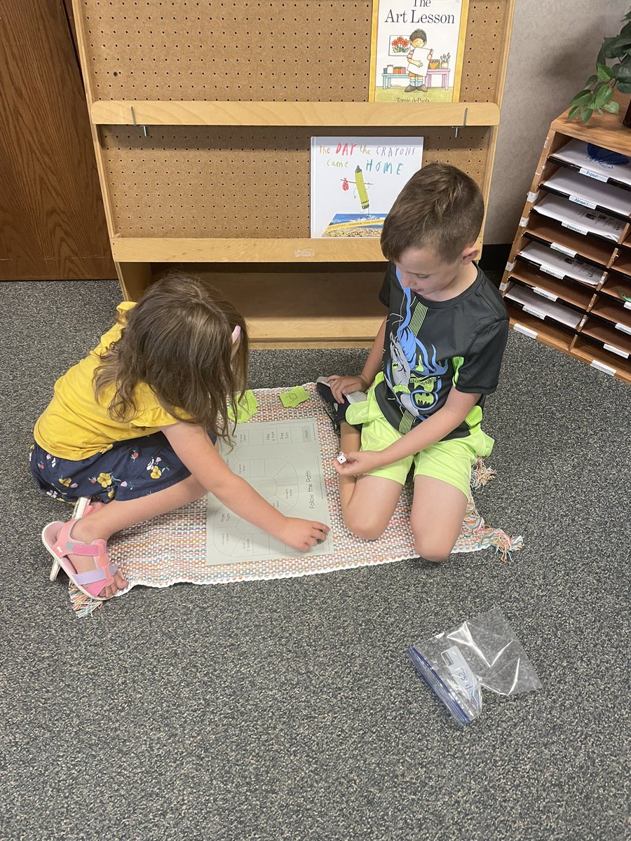 HESVerBryck1's tweet photo. Practicing naming the beginning sounds of pictures with a partner. Awesome partner procedures happening! https://t.co/rzoeZuLxBX