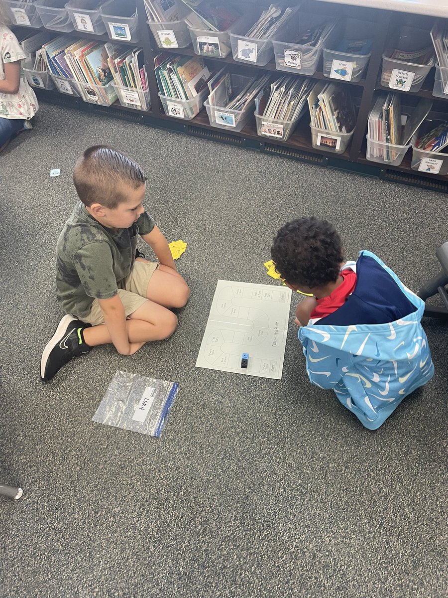 HESVerBryck1's tweet photo. Practicing naming the beginning sounds of pictures with a partner. Awesome partner procedures happening! https://t.co/rzoeZuLxBX
