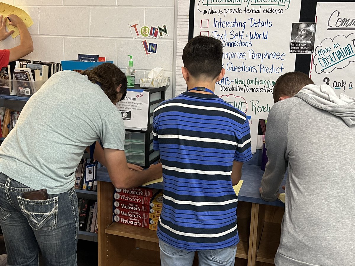 EdlinLit's tweet photo. Classroom Procedures day!  #carouselwalk @InglesideHS https://t.co/1zF0W0TH25