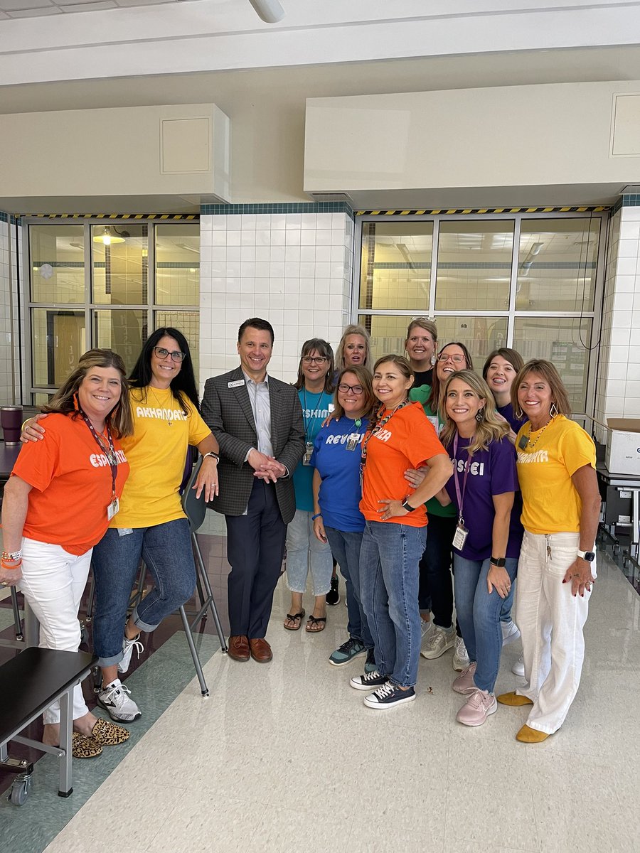 GTYancy's tweet photo. We just housed a very special guest!  Welcome to Reveur @DrRDubKellerISD @ParkwoodHill #KISDFirstDay https://t.co/ibXIcMNpp2