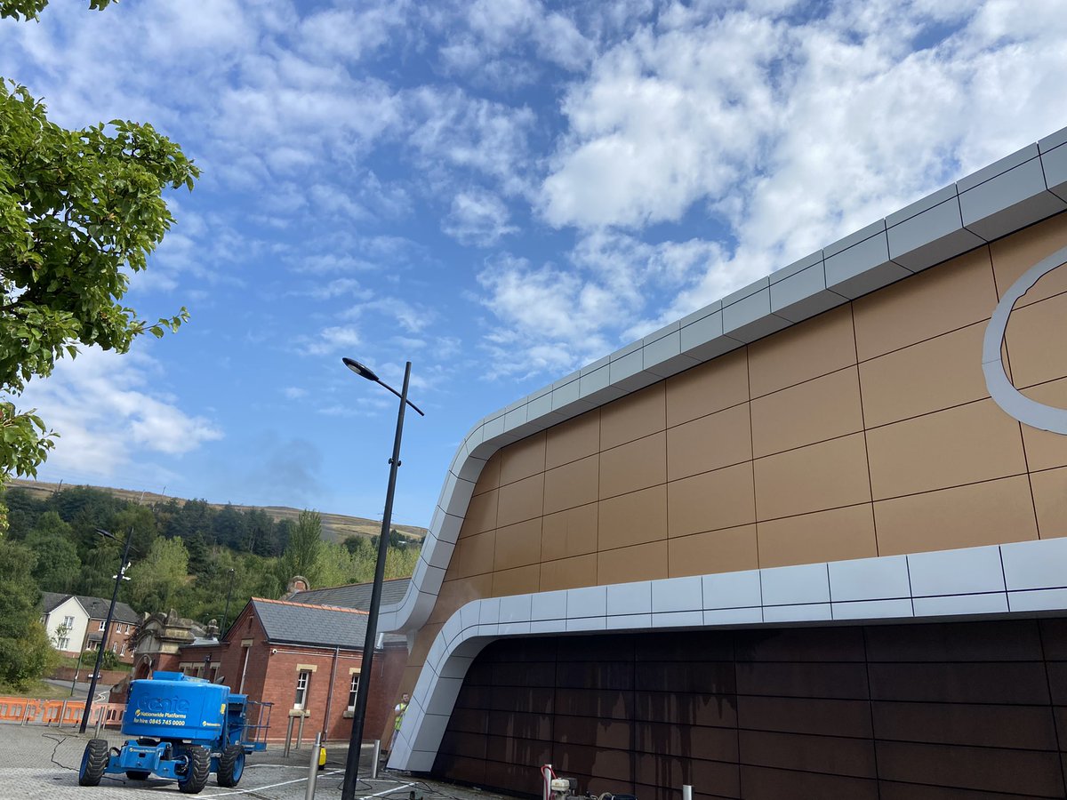 HuwGazzaroo's tweet photo. Some cladding cleaning in ebbw vale.
#claddingcleaning #pressurewashing https://t.co/3MO1IaB5vY