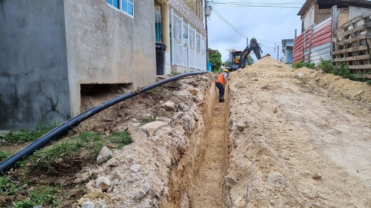 Findeter's tweet photo. #DejandoHuella | El proyecto de expansión de redes que estamos ejecutando en #SanAndrés permitirá ampliar la prestación del servicio de acueducto en el área rural de la isla y mejorar las condiciones de más de 1.300 habitantes. https://t.co/lnnjxMg8ii