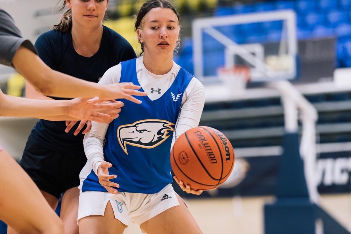 AmayaHrbinic5's tweet photo. Enjoying the work!
#aaubasketball #basketballbc #canadabasketball https://t.co/mjcgCSe4sD
