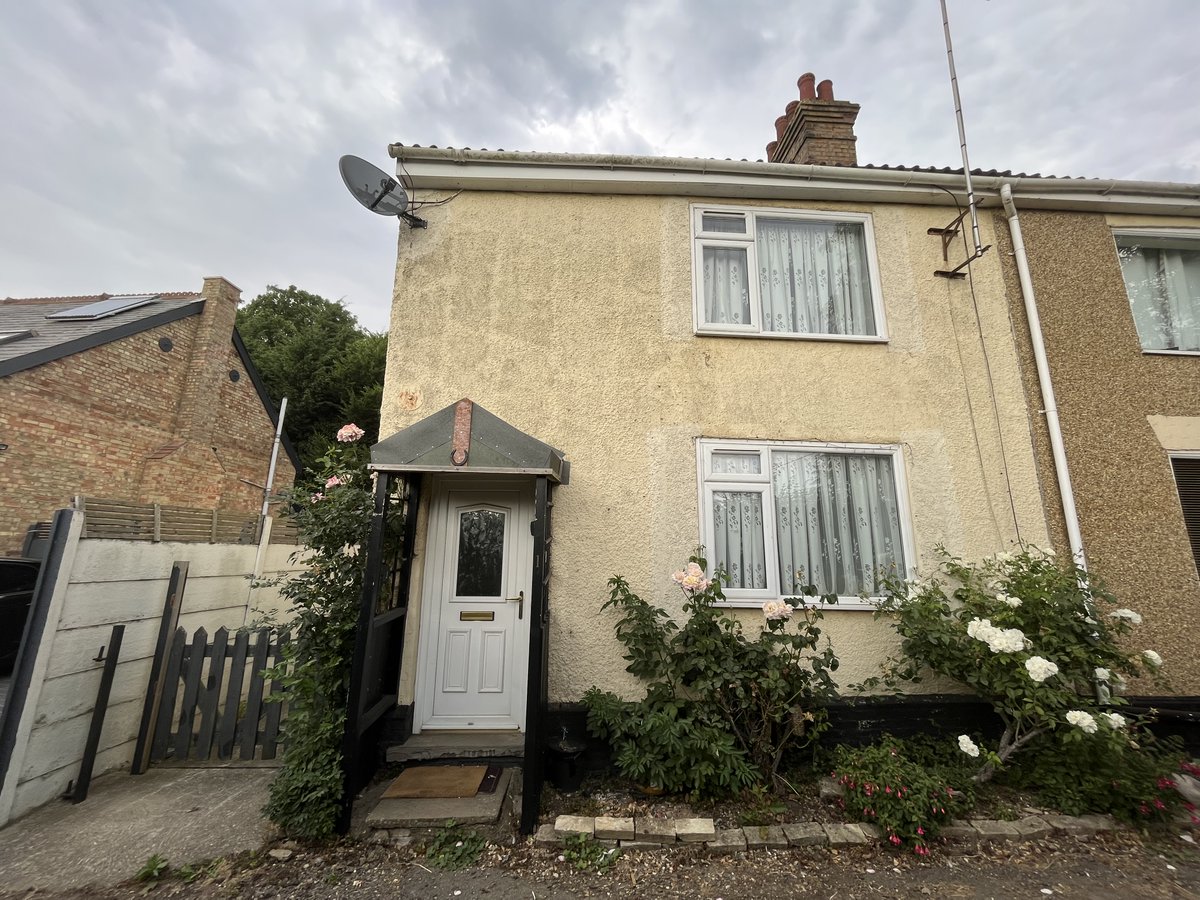 KavanaghHayes's tweet photo. #Rural living! Offered for sale with no upward chain, viewing is highly recommended on this two-bedroom cottage located in the small hamlet of #Stonea, #Fenland #Cambridgeshire. £150,000 Full details; https://t.co/fNXHGXZo2V https://t.co/BAiBSeQscd