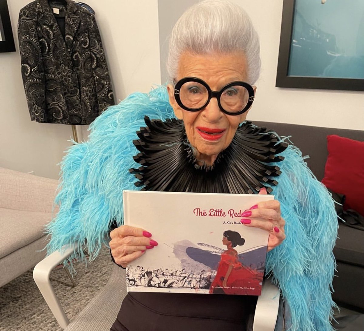 Little Red Fashion tweet media