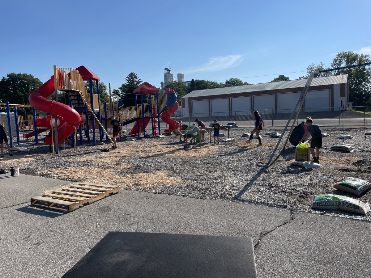 Thank you to the XC runners and some of our football players for helping us spread new mulch on the elementary playground!  It takes a village and West Fork nation has a great one!