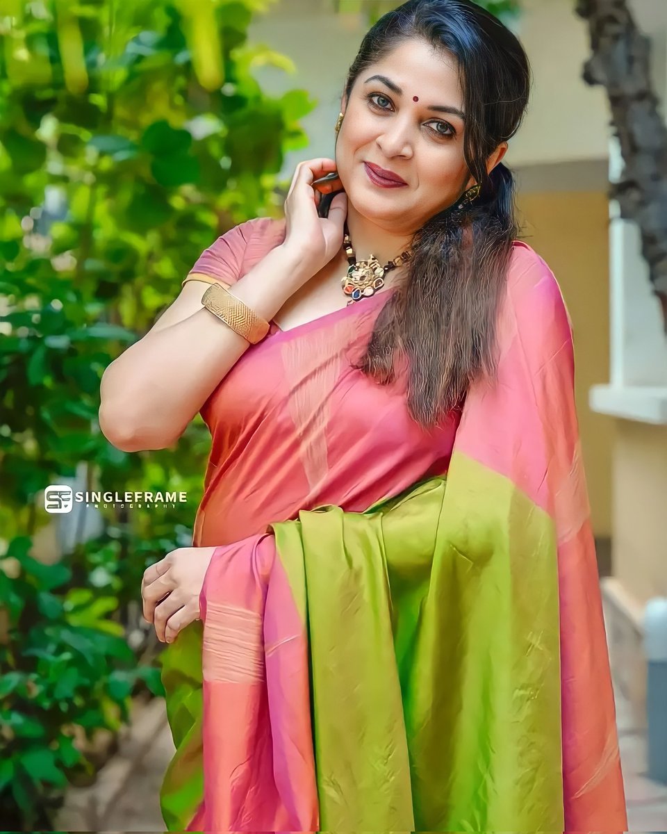 akshithaRk's tweet photo. Okyy>>> But she in saree can hack my whole Heart for a long while 🫀😭🤌
❄️#forever #idol @meramyakrishnan m'am 🫧💫
#ramyakrishnan #ramyakrishanan #bahubali #actress #tamil #malayalam #instagood #rajanikanth #kamalhaasan #nayanthara #samantha #keerthysuresh #ArjunKapoor https://t.co/IdJUqQNK0L