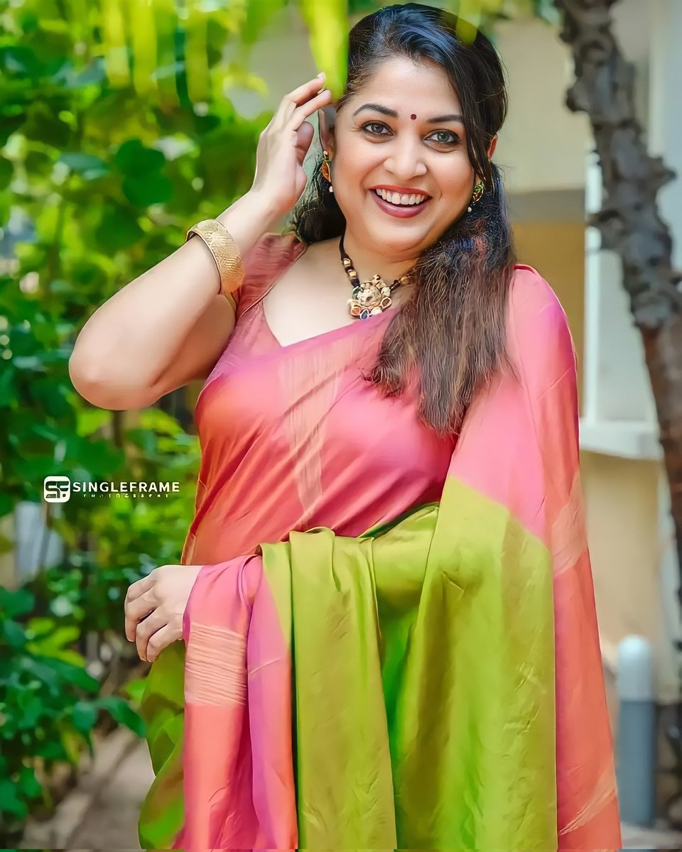 akshithaRk's tweet photo. Okyy>>> But she in saree can hack my whole Heart for a long while 🫀😭🤌
❄️#forever #idol @meramyakrishnan m'am 🫧💫
#ramyakrishnan #ramyakrishanan #bahubali #actress #tamil #malayalam #instagood #rajanikanth #kamalhaasan #nayanthara #samantha #keerthysuresh #ArjunKapoor https://t.co/IdJUqQNK0L