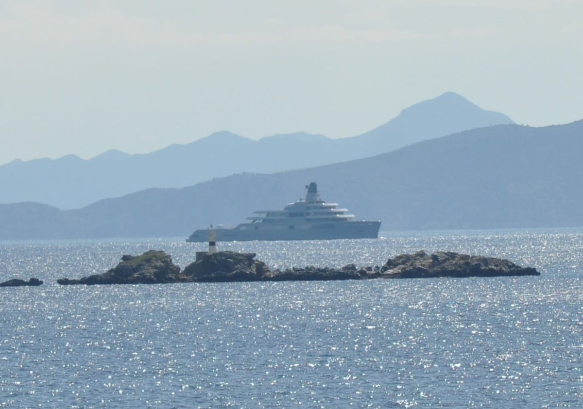 Russian oligarch Roman Abramovich moves entire superyacht fleet worth over $1.2 billion to Turkish shores to avoid Western sanctions