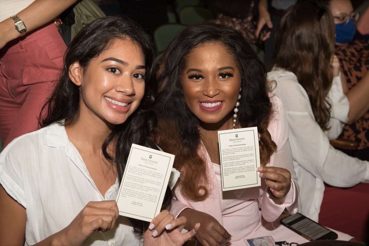 TulaneLaw's tweet photo. The 1L Oath of Professionalism kicks off your #JourneytoJD, #TLS25! What a first day for firsts: Meeting your classmates and professors and making a promise to uphold the highest standards. Welcome to #tulanelaw! 💚 ⚖️
More 📸 (by Tracie Morris Schaefer): https://t.co/jkHOfFE53A https://t.co/12OVtLDsQc