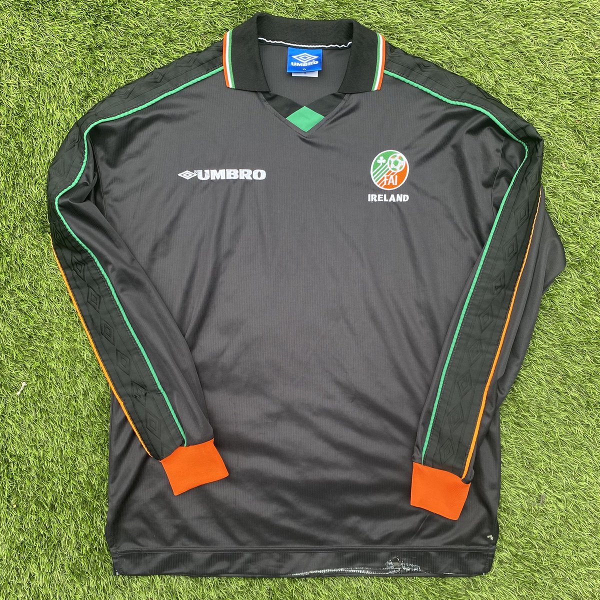 johnnycourtenay's tweet photo. Thereโs something beautiful about a long sleeve IRELAND shirt โ๏ธ
#Ireland #รire #FAI #Jerseys #Shirts #Collection #LongSleeve #Adidas #Umbro #PlayerIssue #PlayerWorn https://t.co/pstXPBKo9J